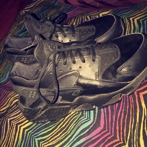 black nike huaraches